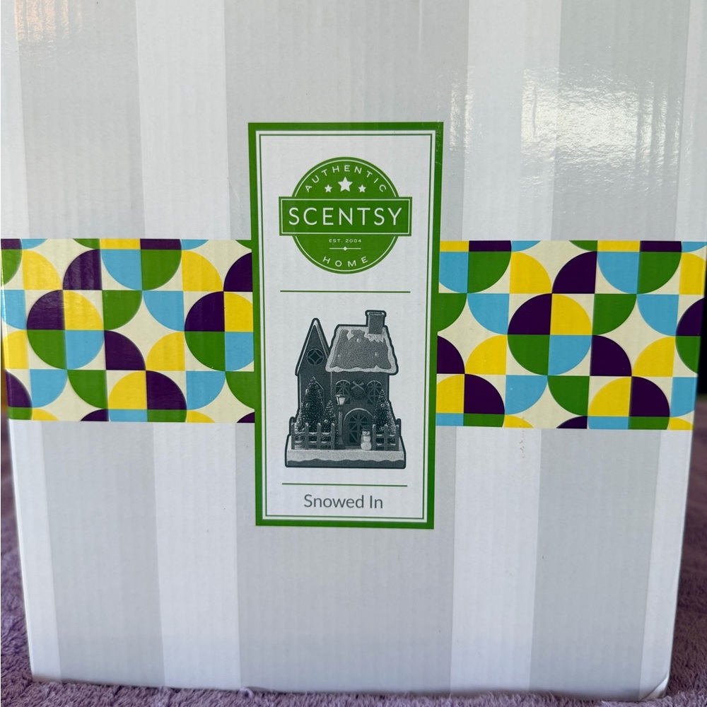 Scentsy Snowed In Candle Holder with Geometric Design